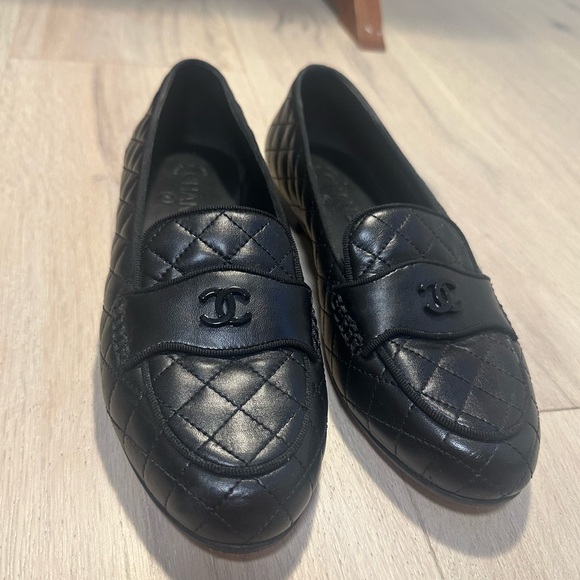 CHANEL Lambskin Quilted Womens CC Loafers - Picture 3 of 5